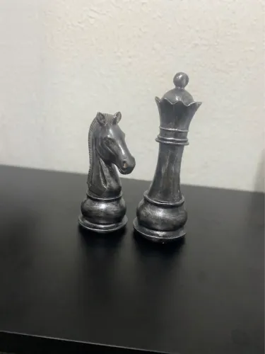 Estatueta Decorativas de Xadrez (Cavalo e Rainha) 22 a 30CM