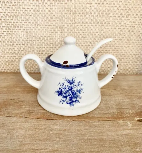 Açucareiro em porcelana imitando peça antiga