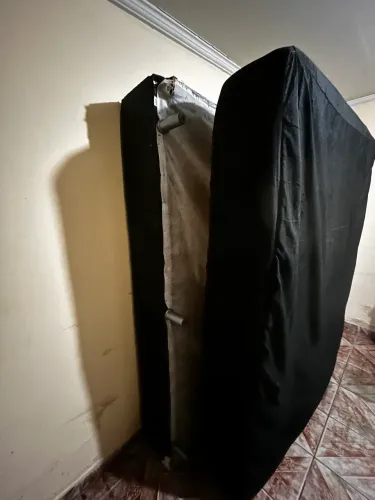 Vendo conjunto base box + colchão