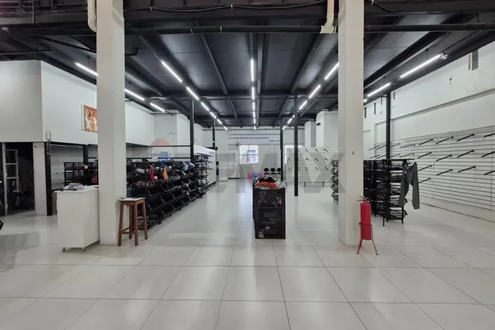 OPORTUNIDADE!!!! LOJA/GALPÃO 440 m² EM LOCALIZAÇÃO ESTRATÉGICA DA AVENIDA CRISTIANO MACHAD