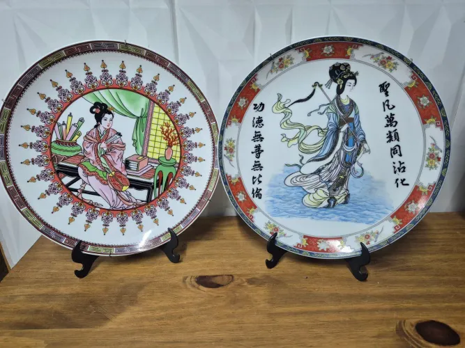Lindos pratos em porcelana chinesa pintados a mão selo vermelho