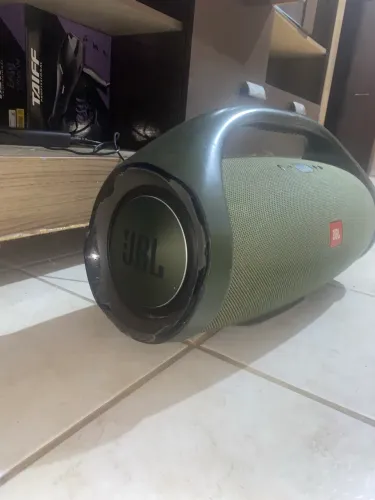 Caixa de som JBL BOMBOX
