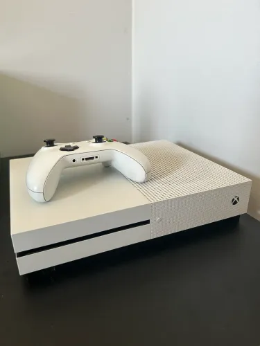 XBOX ONE S + 1 JOGO