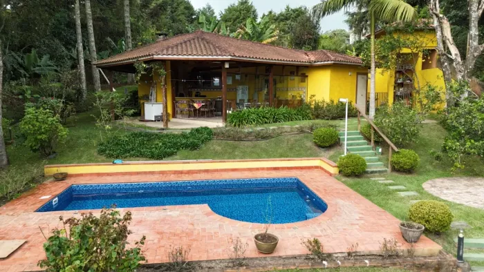 Casa em Cond. com Piscina e 3 Dorm. - Mairiporã