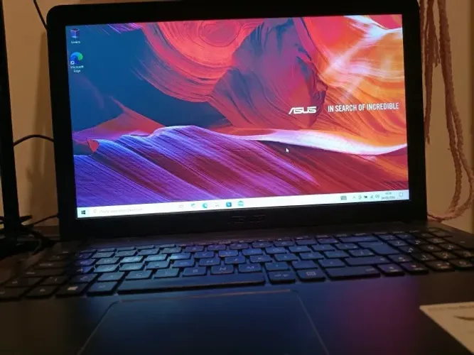 Notebook Asus intel core i5 2.4GHz, 8GB RAM, 1TB HD. Windows original.