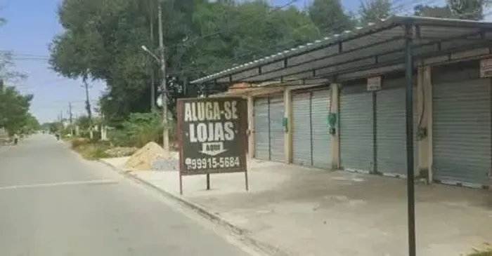 Alugo várias lojas beira de pista Km 41 em frente o mercado Rio Sul Seropédica
