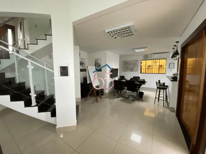 Sobrado com 5 Quartos à Venda no Santa Rosa 450 m² de Terreno