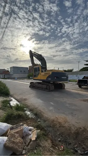Vendo ou troco por retroescavadeira