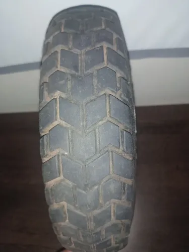 Vende pneu de carrinho
