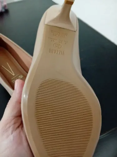 Scarpin usado apenas uma vez pouquíssimas marcas de uso