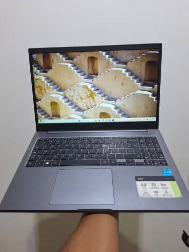 Notebook Samsung da 11 geração,Core i3 3.00Ghz, Tela Full HD,8Gb RAM,1 Terá de memória