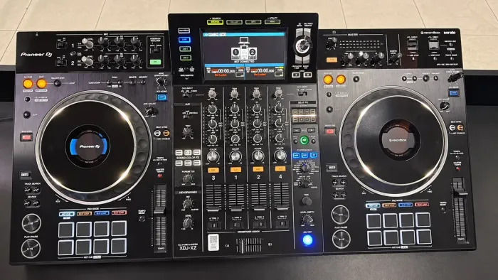 Controladora pionner XDJ XZ