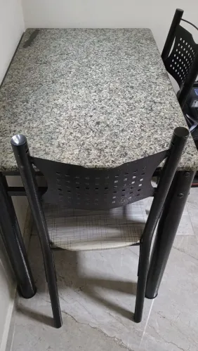 Mesa com 4 cadeiras