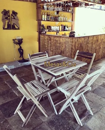 Mesa e cadeira