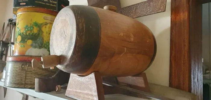 Barril  em madeira sasafras 