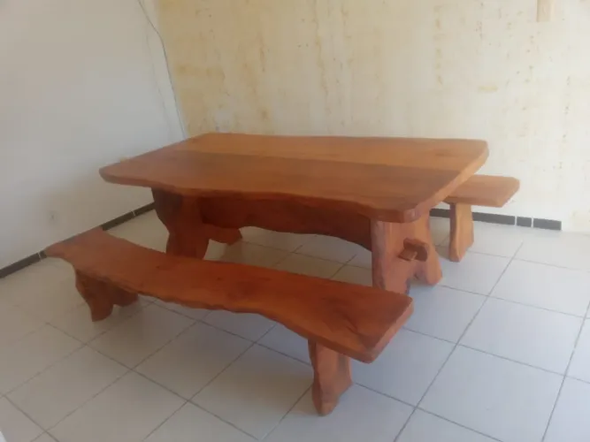 VENDO MESA DE MADEIRA ARTESANAL SEM USO ! 