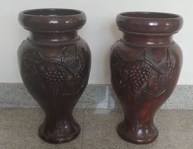 Vaso alto em cerâmica pintada 