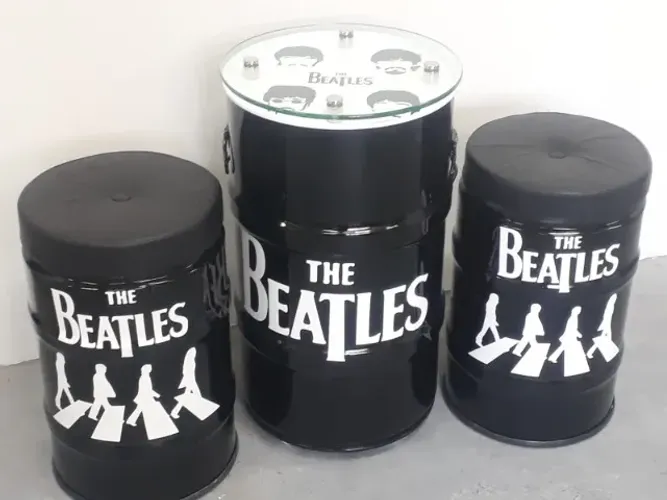 Coleção Beatles - mesa de centro e banquetas em tambores
