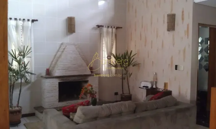Casa no bolsão de Interlagos / 3 suítes e área de lazer com piscina aquecida / aquecimento