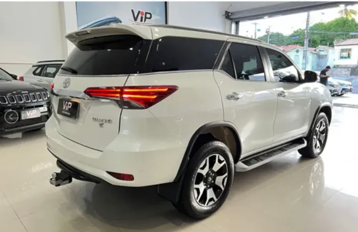 Toyota Hilux SW4 2016 à 2024 - Lateral Traseira Direita (passageiro) # 61601-KK010