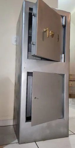 Cofre antigo reforçado 130x50x45cm. +_ kg200