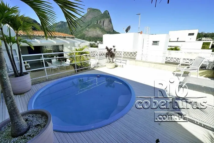 Cobertura à venda no Jardim Oceânico. Barra. Perto da Praia. 4 Suítes.