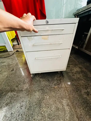 Armarinho de aço branco 60cm x 50cm x 50cm 
