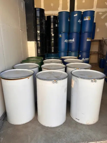 Tambores Metálicos e de plástico para Diversas Utilidades