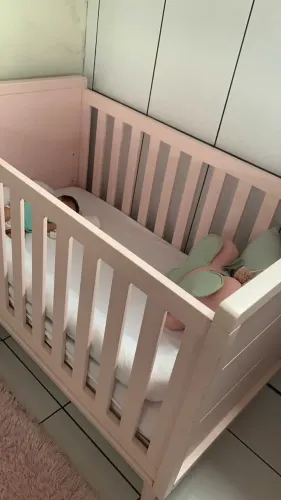 Berço Infantil Rosa (sem o colchão)