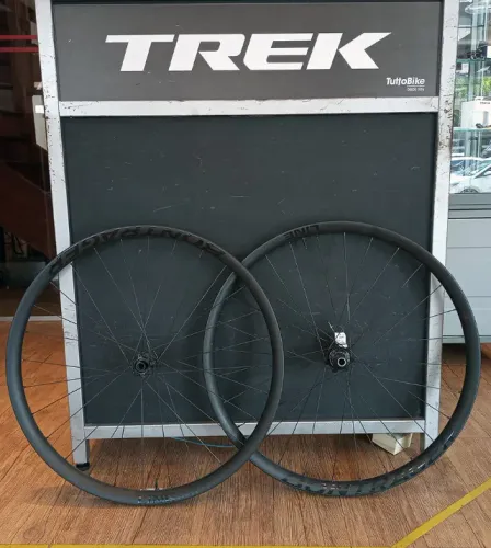 Par de rodas semi novas Bontrager Line Pro 30