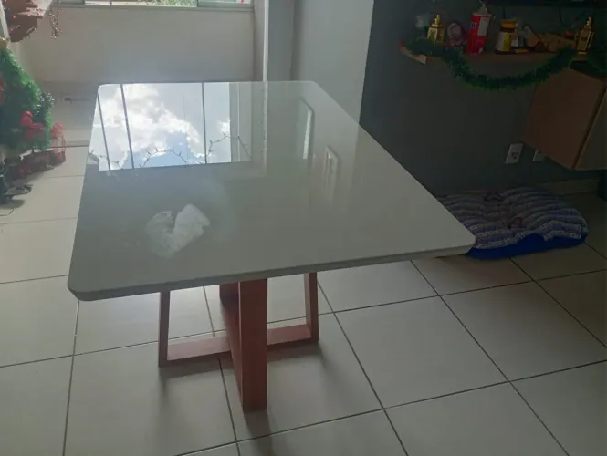 Linda mesa de jantar madeira 