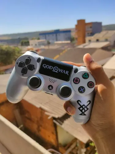 Controle de ps4 personalizado edição Deus da Guerra