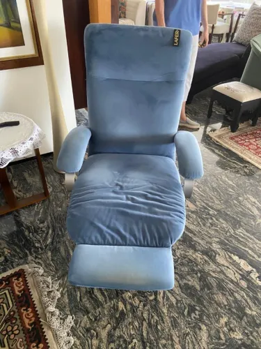 Cadeira/poltrona reclinável azul claro