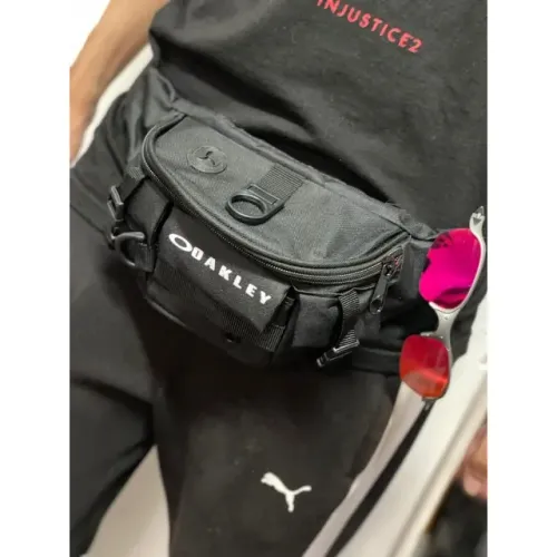 Pochete Shoulder Bag Oakley Premium - Leve, Resistente e Moderna!