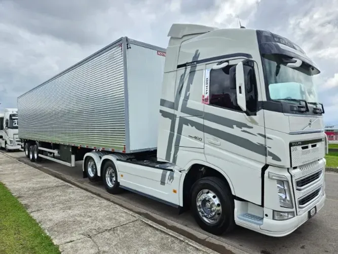 FH 460 Teto Alto Manutenção em Concessionária  Ano 20 + Baú 30 plts 0km 15.40 x 2.90 ano25