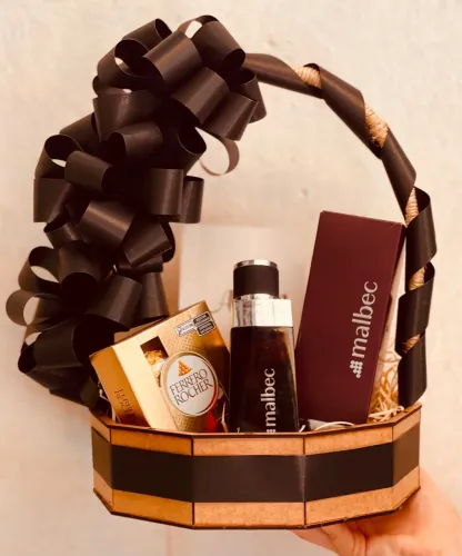 Cesta Decorativa com Perfume Malbec e Chocolates Ferrero