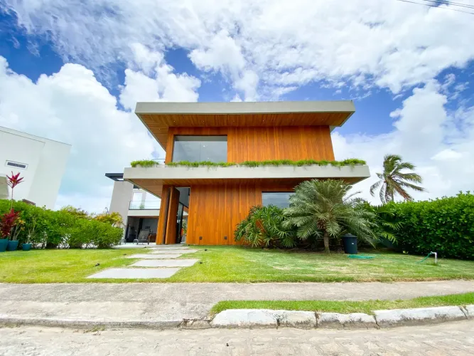 Viva o privilégio de ter o mar como vizinho. Localizada no cond. Corais do Sonho verde