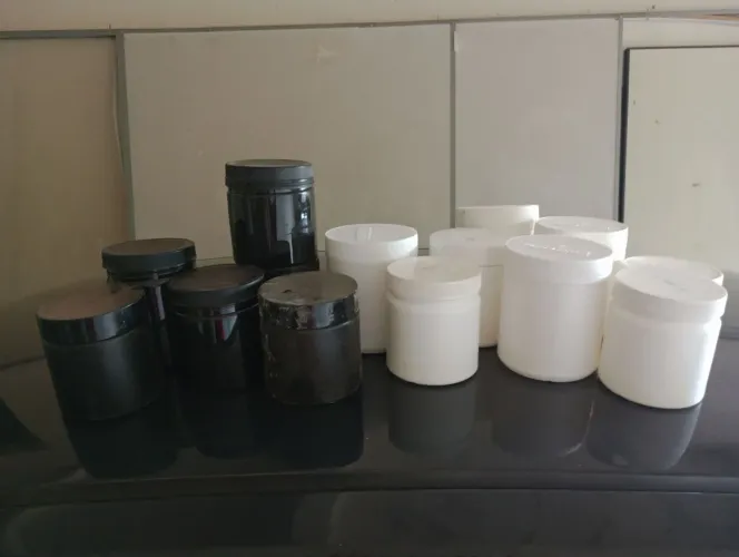 Lote de 14 potes de plástico pra artesanato ou conservas