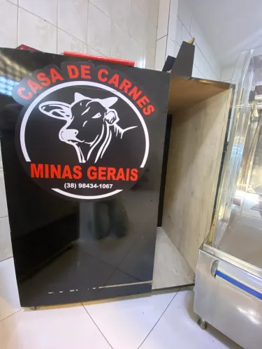 Vende se produtos de açougue e comércio