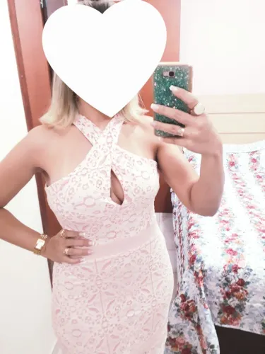 Vestido curto rosa em renda de elastano tamanho P