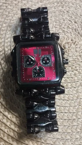 Relógio Okley masculino R$:100 Reais 