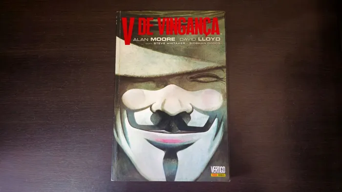 V de Vingança - Alan Moore - Vertigo - HQ Panini (Capa Cartão)