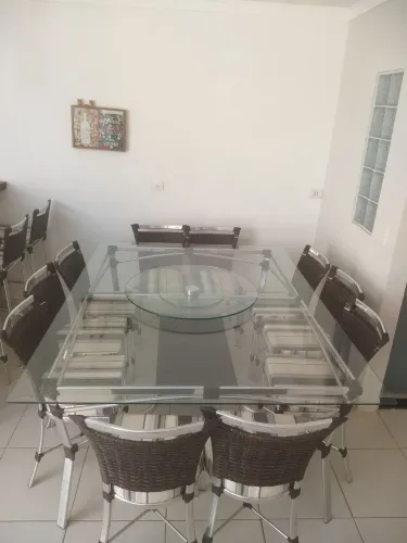Mesa de vidro com 10 cadeiras