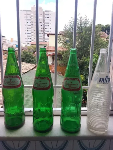 Garrafas de Guaraná Antarctica Vintage