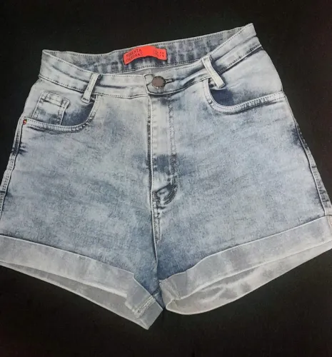 Shorts jeans Sal e pimenta 