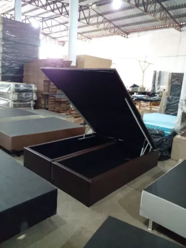 Base baú Queen Size na cor marrom