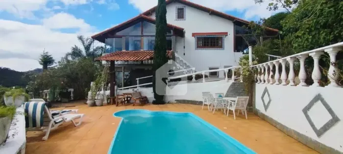 Condomínio seguro, vista maravilhosa e 3 casas prontas para morar ou investir. Pedro do Ri