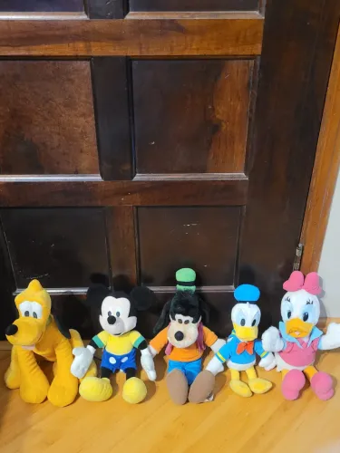 Vendo lote pelúcias Disney