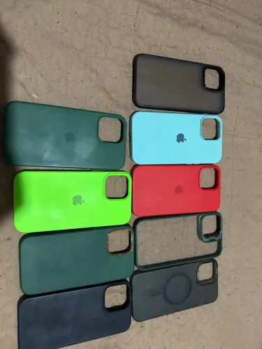 Capas do iPhone 13 Pro Max pouquíssimo usadas 