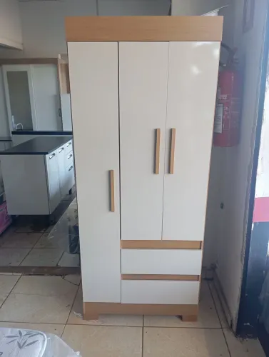 Guarda-Roupa moderno com design elegante
